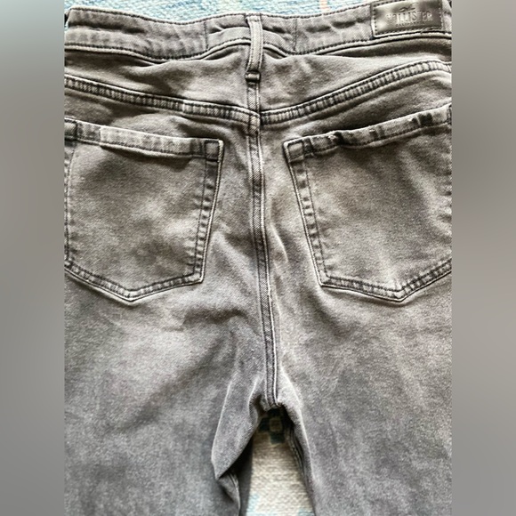 🥳🥳Hollister Charcoal Ultra High Rise Mom Straight-Leg Vintage Women's Jeans - Picture 5 of 9
